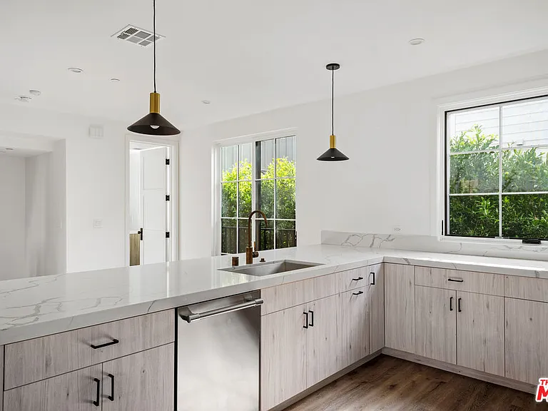 5330 Agnes Ave #1/2 — Photo 15