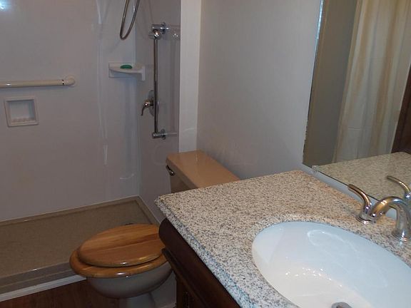 4th image of 8795 Creve Coeur Ln