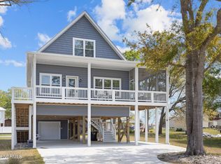 103 Club Ct, Cape Carteret, NC 28584
