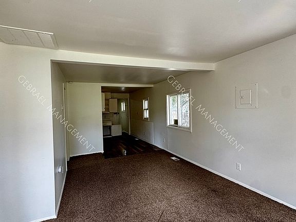 5th image of 1042 W McLean Ave