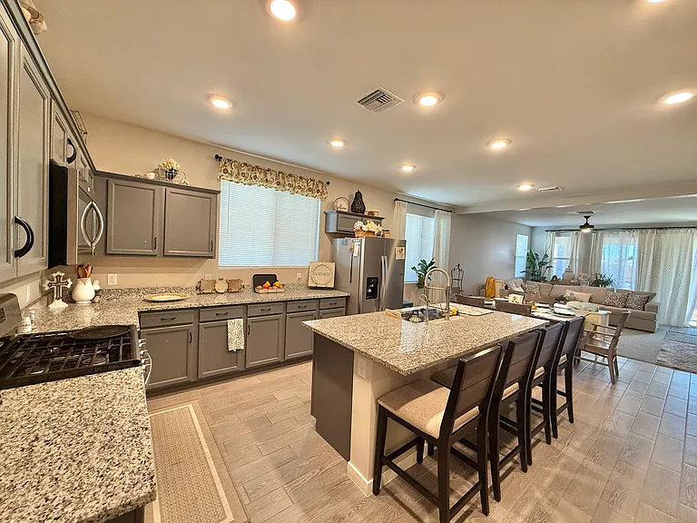 7548 E 35th Ln — Photo 5
