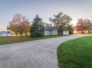 9220 Heritage Rd, Clinton, IL 61727