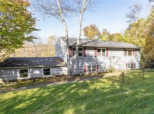 28 Hillandale Rd, Brookfield, CT 06804