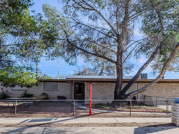 2nd image of 5831 S Fairoaks Ave