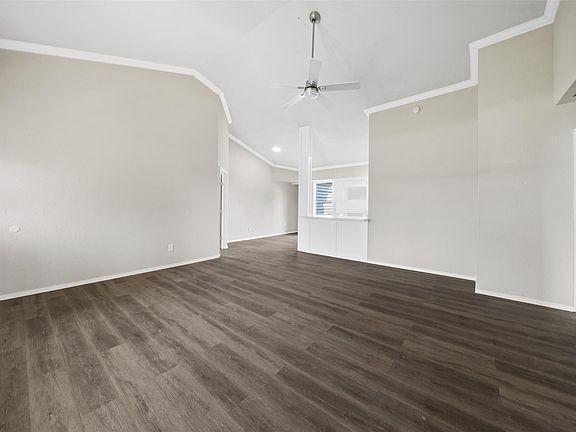5th image of 152 Country Oaks Street