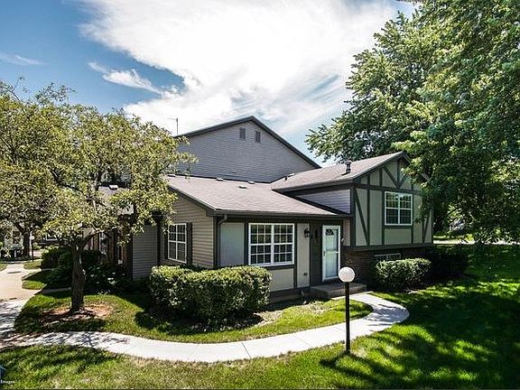 2nd image of 8 Fernwood Ct