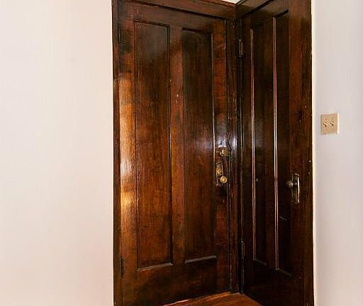 2nd image of 838 W Waveland Ave APT 2