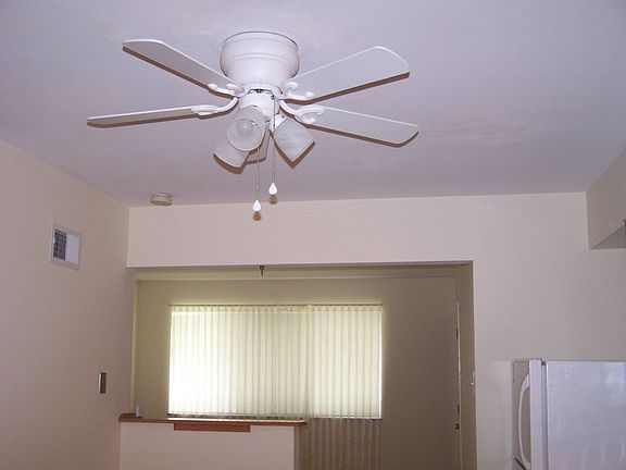3rd image of 6595 Scanlan Ave APT 1E