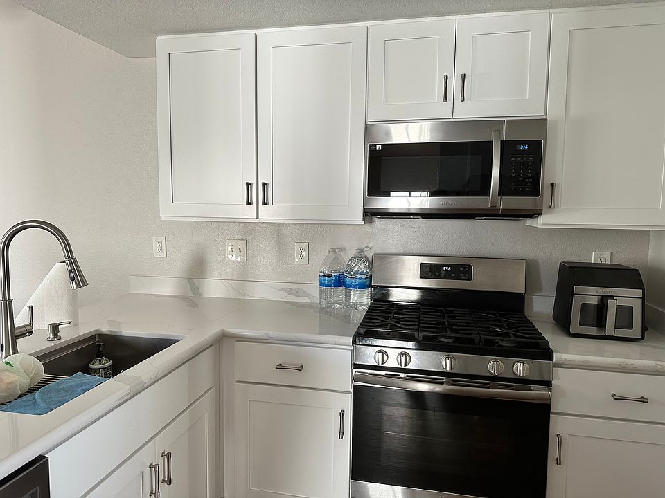 1st image of 2505 Manzana Way