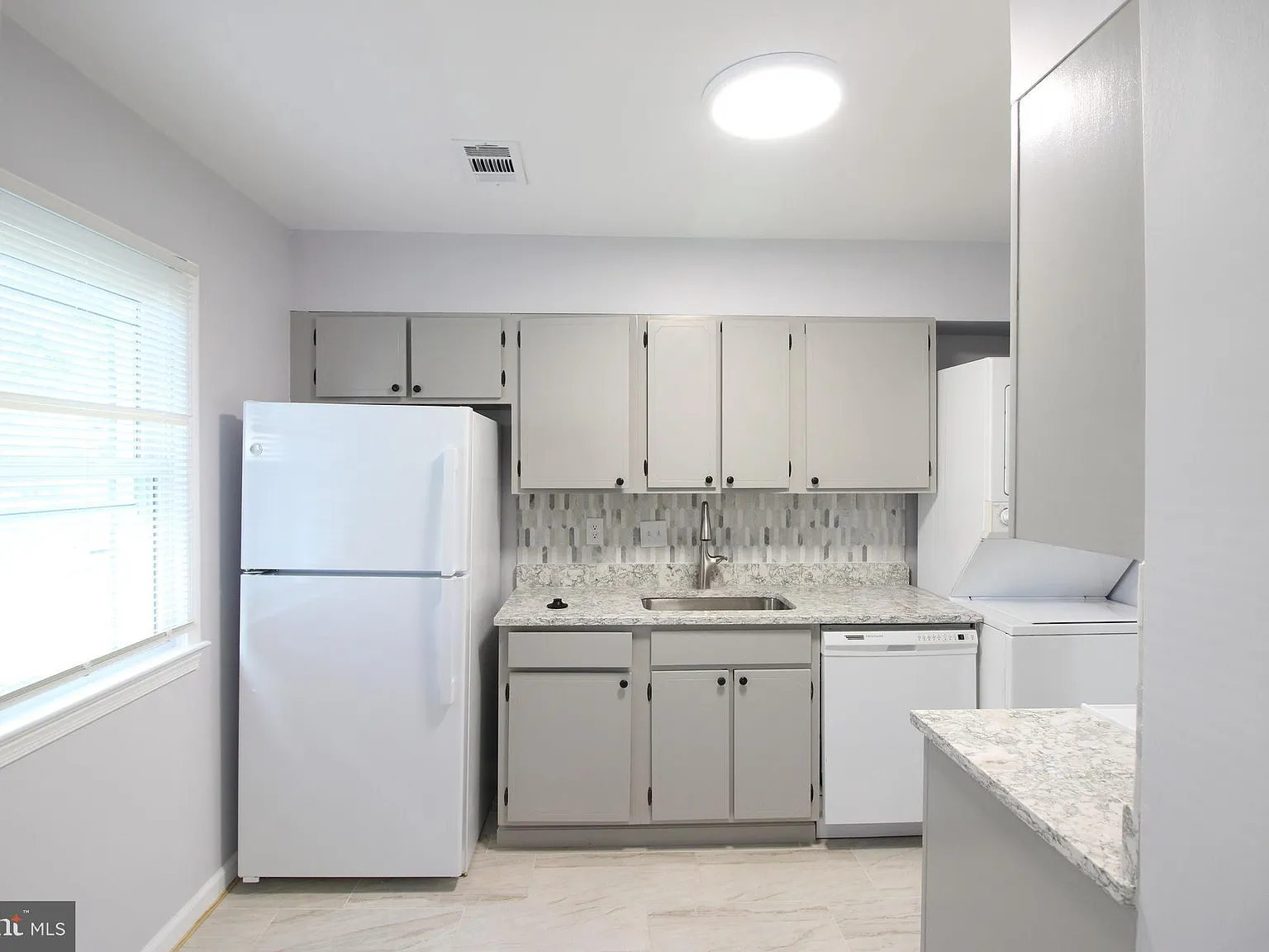 2 bed, 1.5 bath, 960 sqft, $2,600 — Photo 3