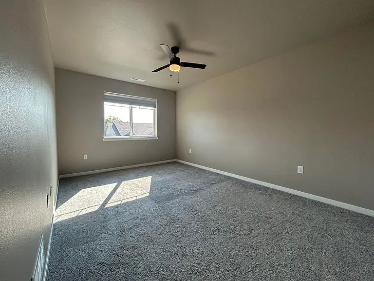 253 Lindemann Dr — Photo 15