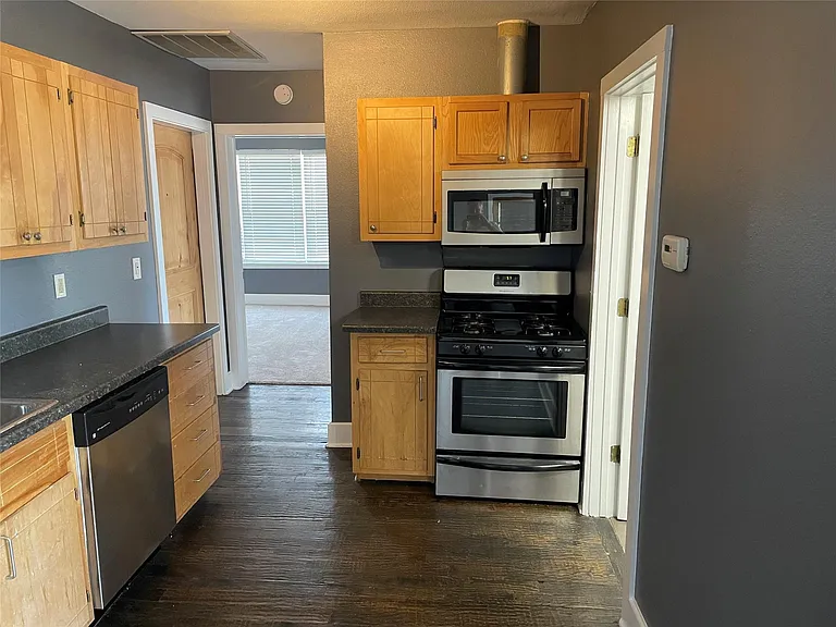 1122 N Zang Blvd #201 — Photo 7