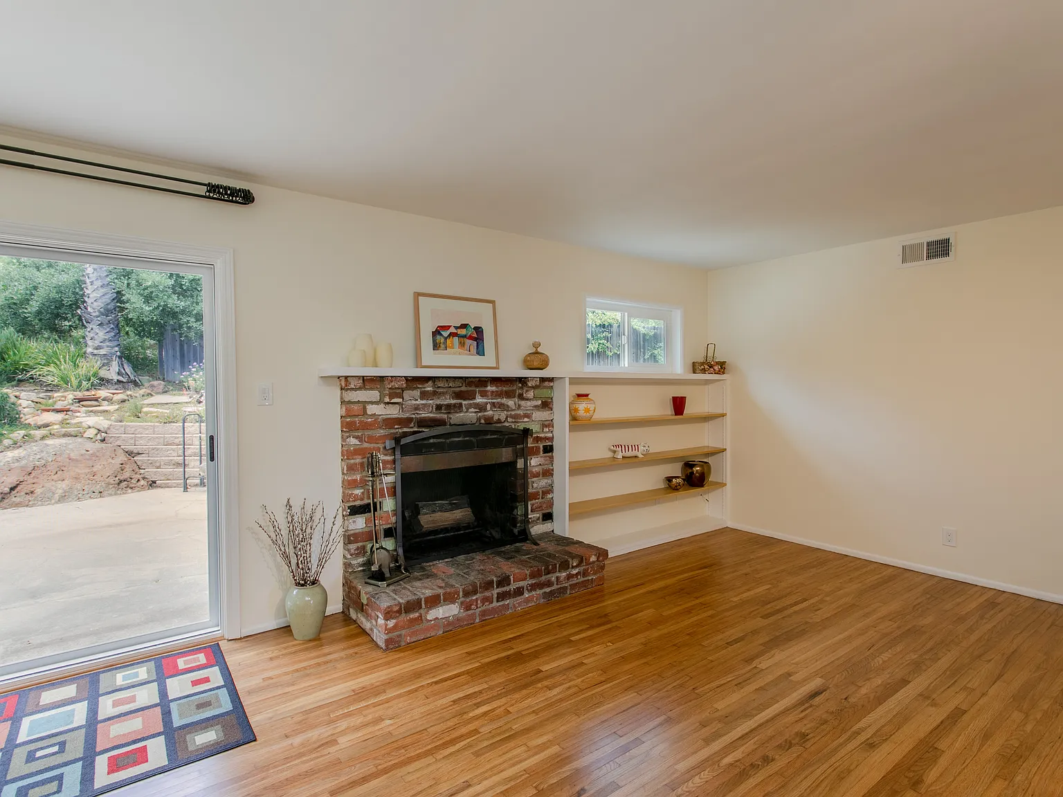 3 bed, 1847 sqft, $6,950 — Photo 3