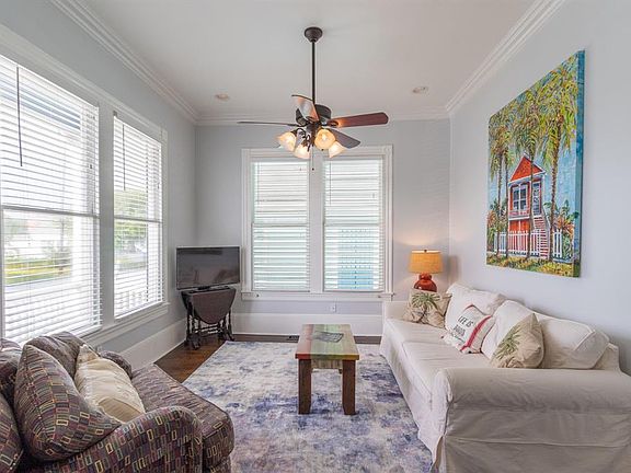 4th image of 1008 Avenue L