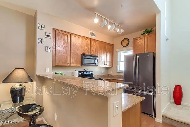 2 bed, 2.0 bath, 1198 sqft, $1,850 — Photo 4
