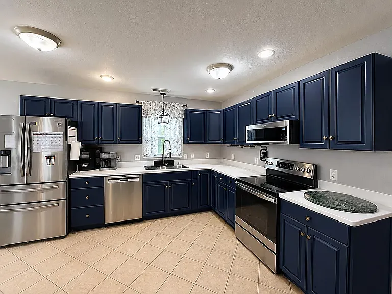 4 bed, 2025 sqft, $2,650 — Photo 3