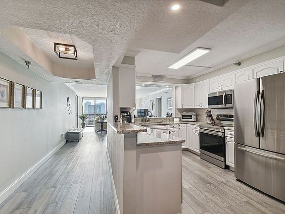 3rd image of 2413 Bayshore Blvd Unit 1404