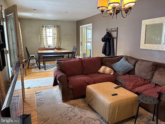 3rd image of 606 N Brown St