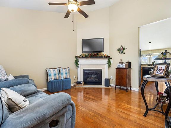 3rd image of 702 Ember Crest Dr