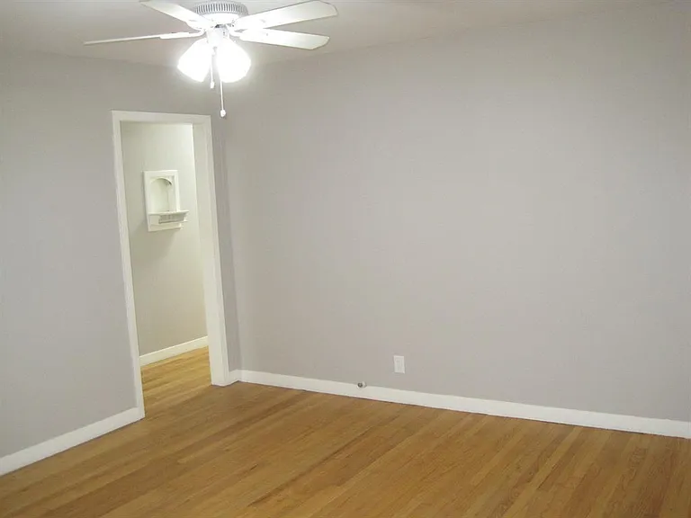 1124 Lawrence St — Photo 3