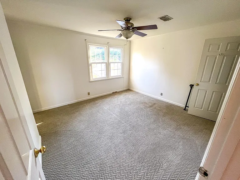 1716B Linden Ave — Photo 10