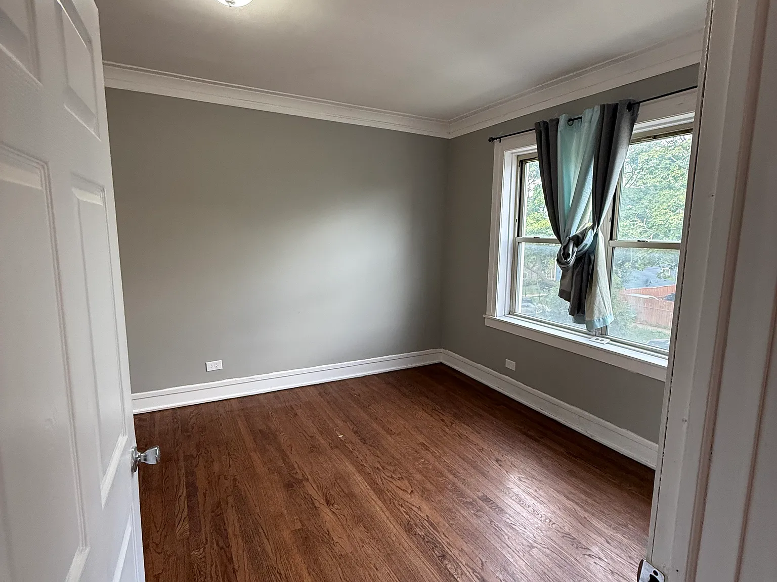 3 bed, 950 sqft, $1,600 — Photo 2