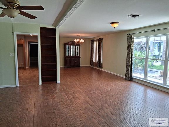 3rd image of 104 S Clubhouse Rd