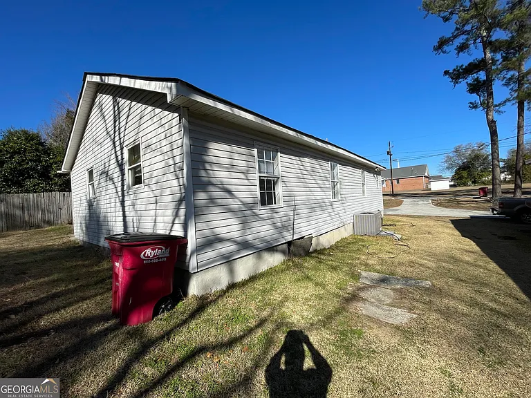 1235 Boone St — Photo 6
