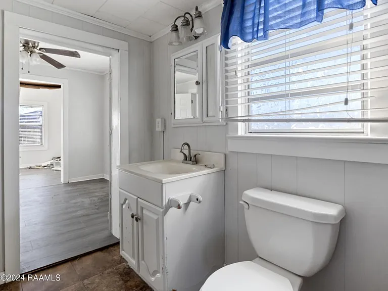 329 S Washington St — Photo 5