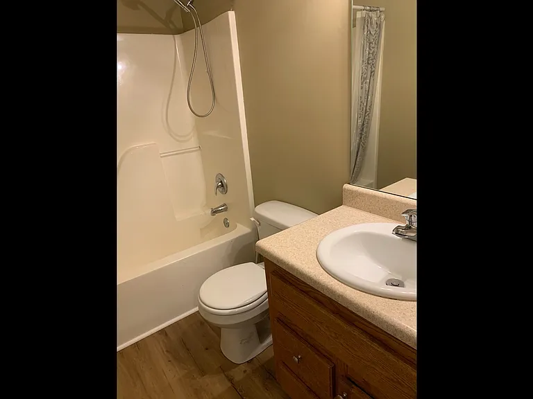 88 McTier Cres — Photo 6