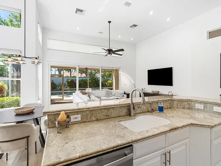 6213 NW 21st Ct — Photo 19