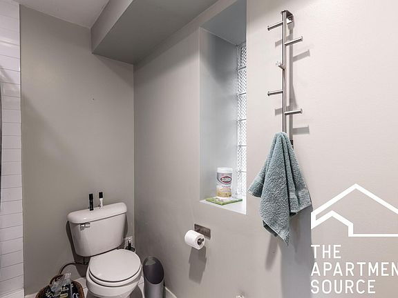 5th image of 1937 N Winchester Ave APT 3