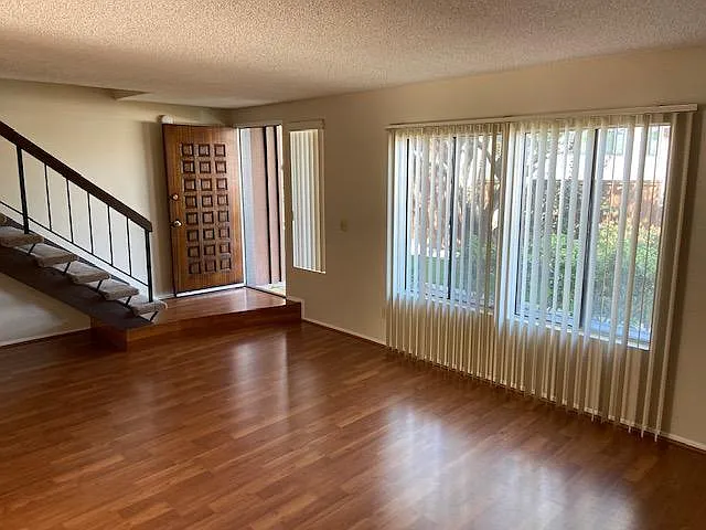 1300 Stonewood Ct — Photo 7