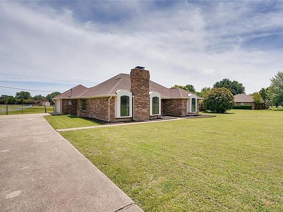 3rd image of 808 Winding Creek Trl