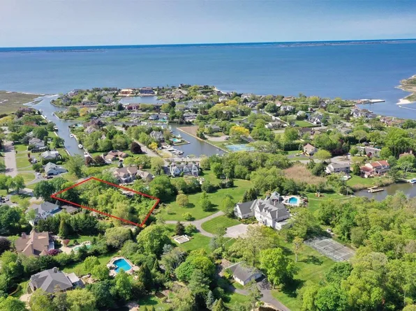 34 The Helm, East Islip, NY 11730