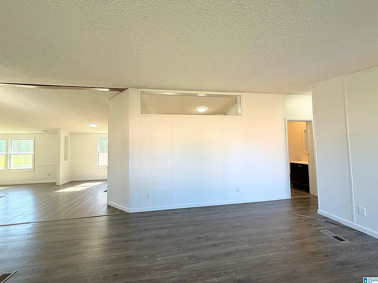 506 1st Ave W — Photo 2