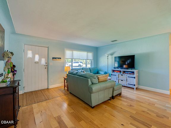 5th image of 102 Seville St