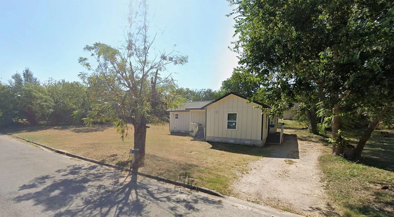 3 bed, 2.0 bath, 1142 sqft, $1,600 — Photo 1