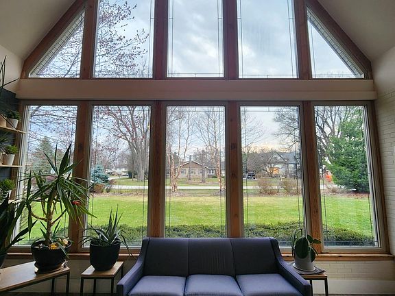 Fireplace Room, South Facing Large Windows, 25' Vaulted Ceilings