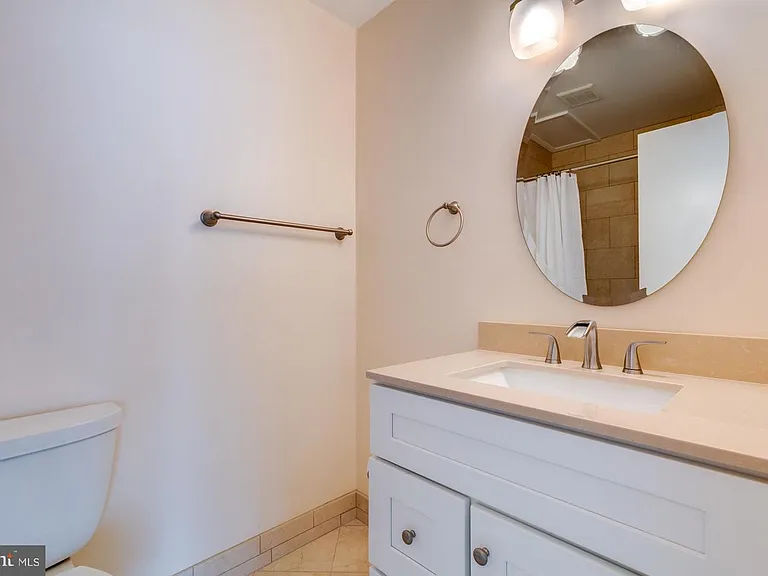 1619 S Hayes St — Photo 15
