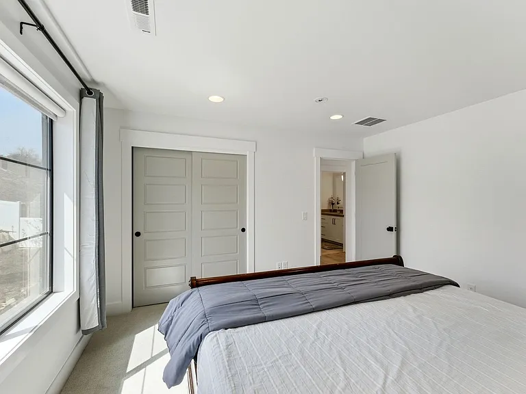 11716 S Meeks Ct — Photo 33