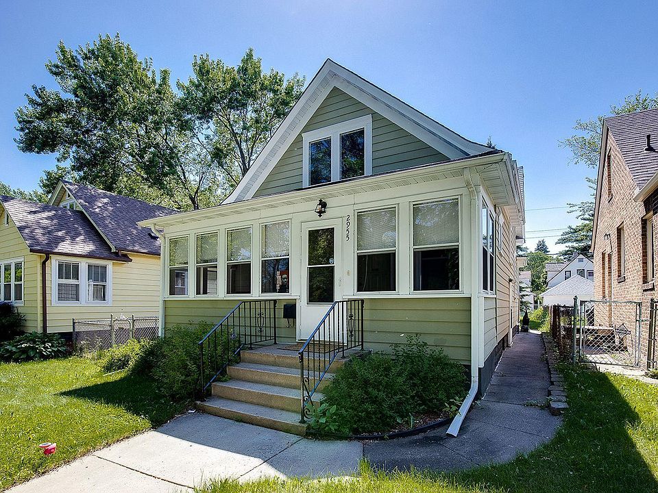 1st image of 2955 Queen Ave N