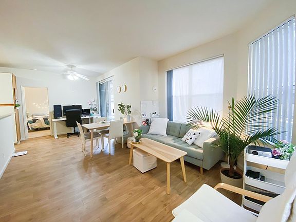 5th image of 1361 Lakeshore Cir #1361