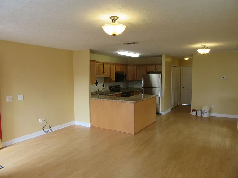 820 Premier Dr — Photo 3