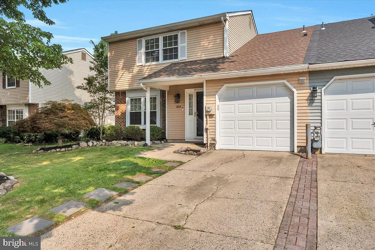 3 bed, 1.5 bath, 1672 sqft, $2,900 — Photo 2