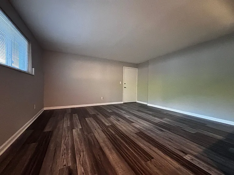 Flowerdale Apartments — Photo 7