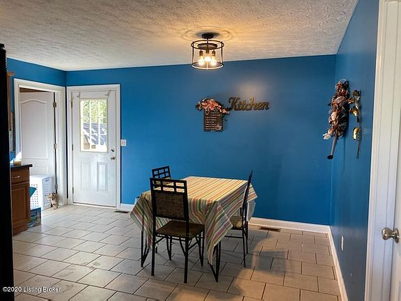 5th image of 880 Tecumseh Dr