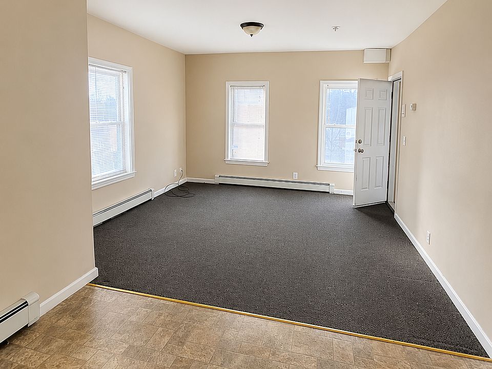 2nd image of 532 Main St #11