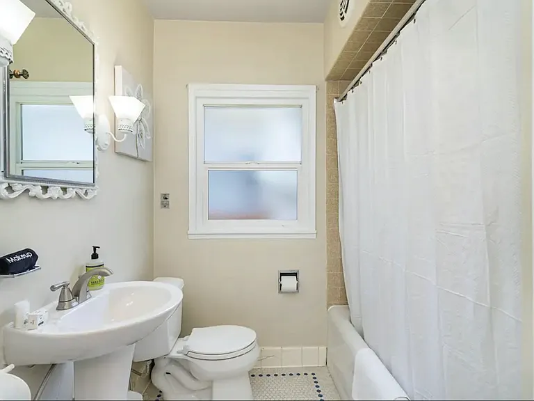 5002 Green Lake Way N #A — Photo 8