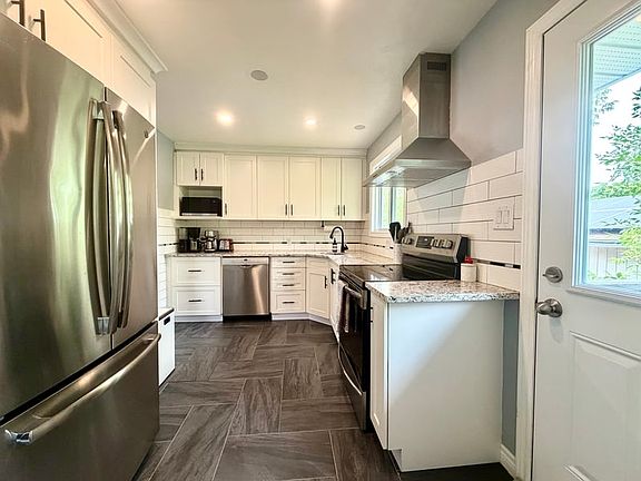 5th image of 935 Thorndale Dr